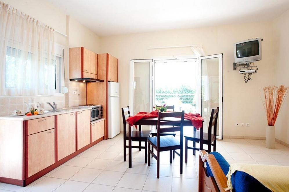 Dion Zois Apartment Finikounta Bilik gambar